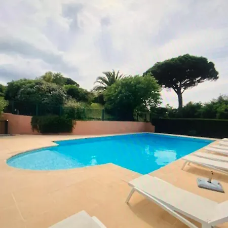 Vue Donnant Sur Le Golfe De St Tropez, 2 Chambres, 6 Pers, Piscine Commune Prázdninový dům